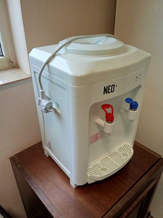 Диспенсър за вода