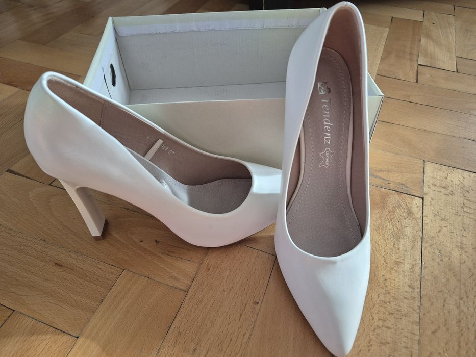 Обувки на висок ток