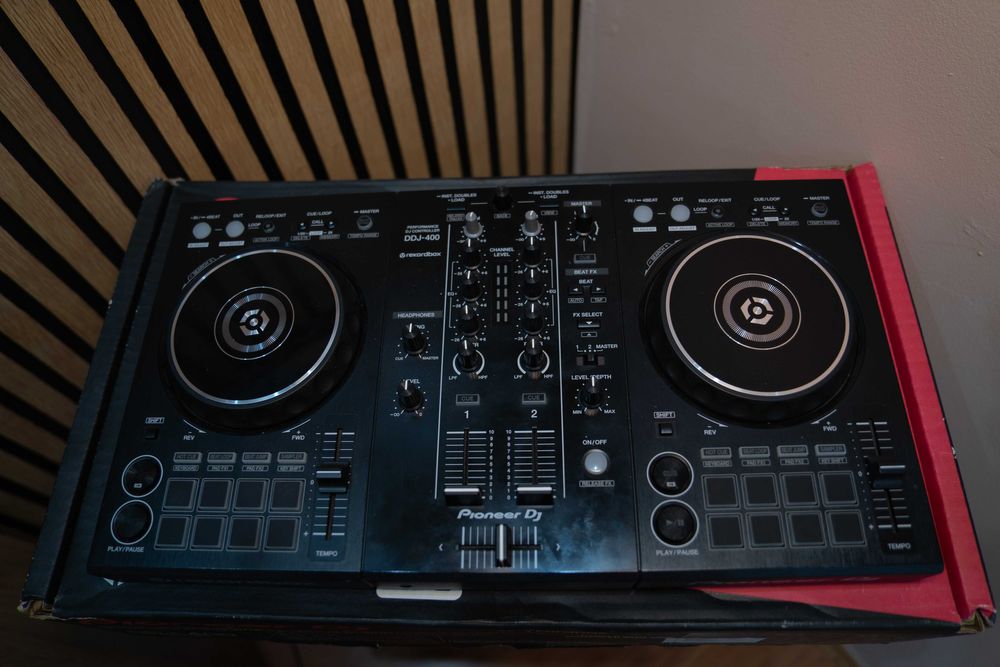 Pioneer DJ. DDJ-400