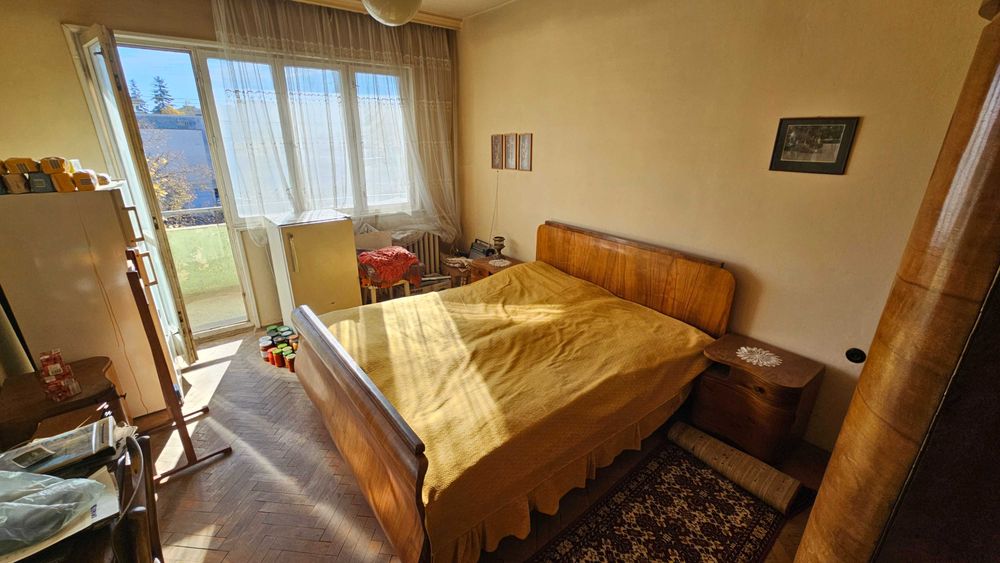 1280-Продава се тристаен тухлен апартамент в центъра на града!