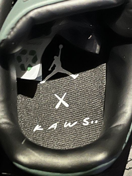 Jordan 4 Retro Kaws