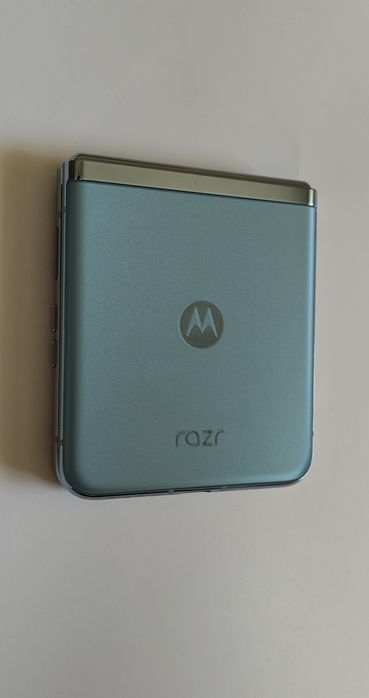 Motorola Razr 40 Ultra 256GB 
Изключително запазе