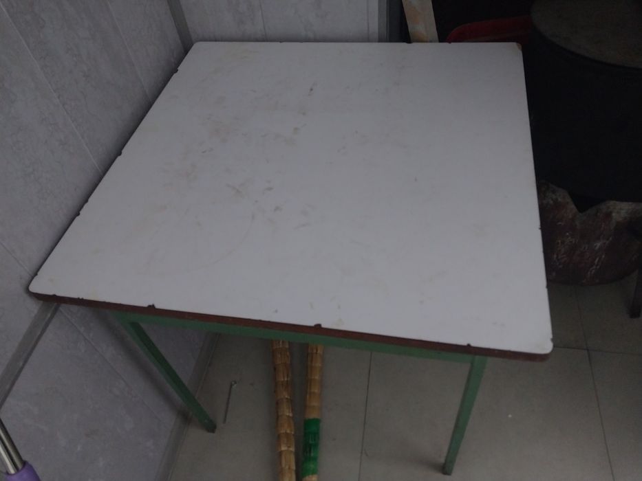 Кухони столь  сотилади 2 та