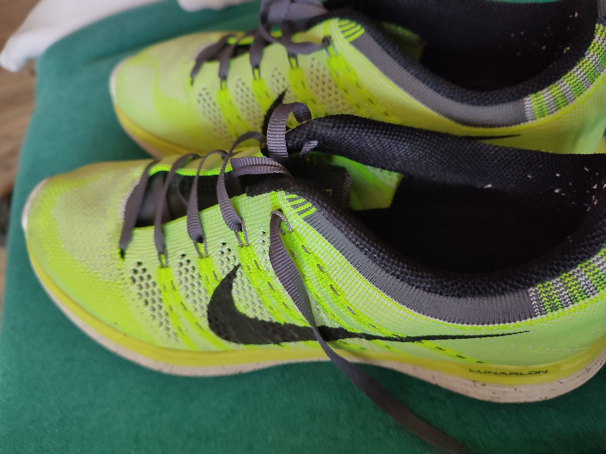 Vând pantofi sport Nike