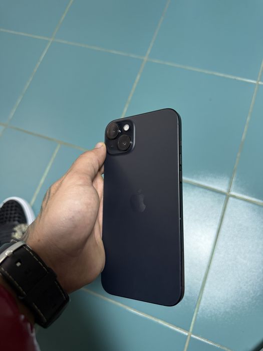 Vand iPhone 15 Plus Negru