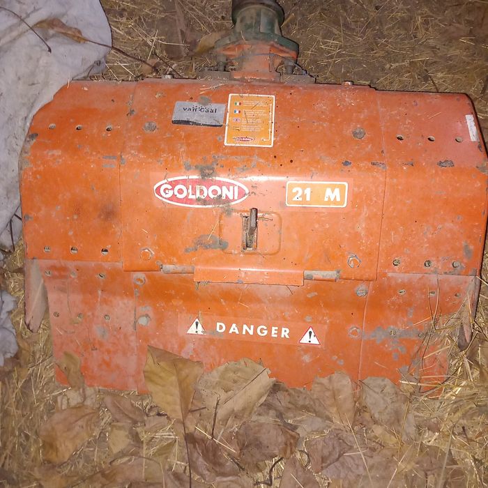 Motoagricola ferari și  freză după motocultor goldoni