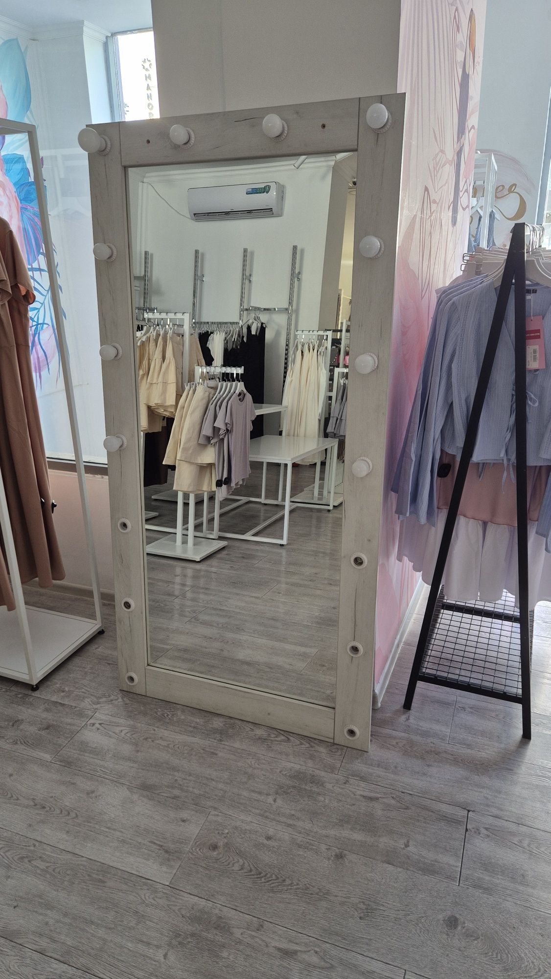 Продаётся зеркало с подсветкой