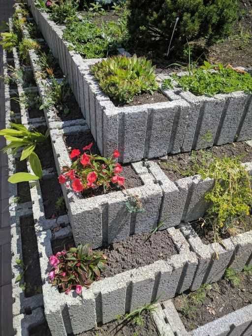 Jardiniere din beton pentru grădină