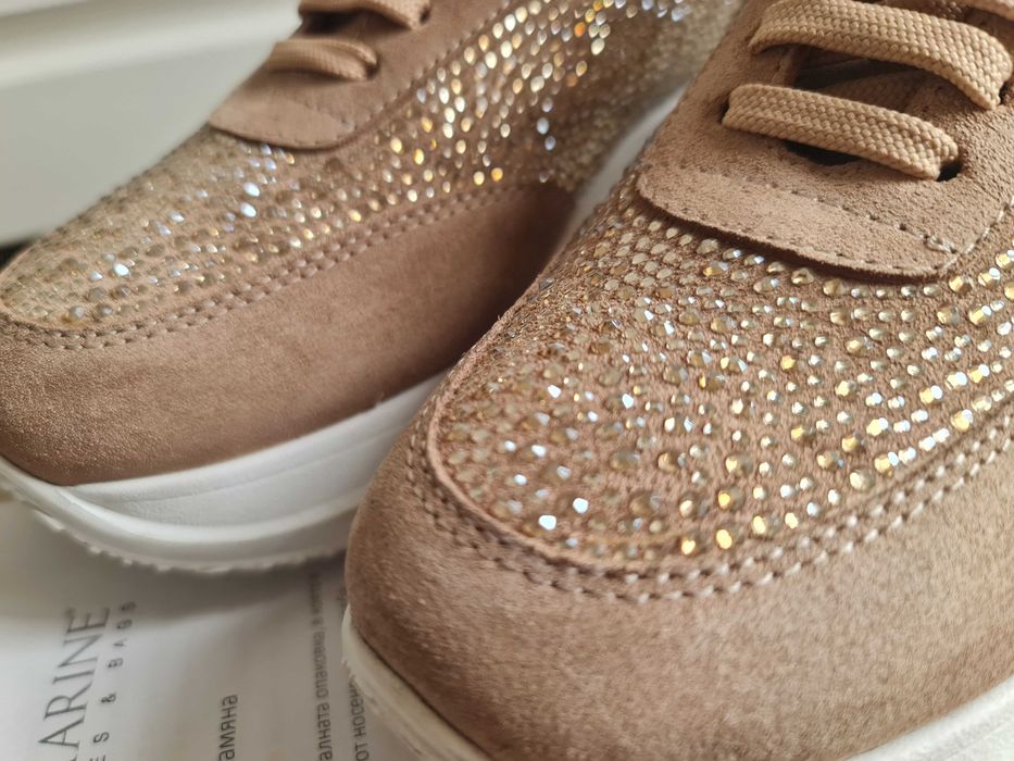 AQUAMARINE естествен велур и инкрустации.