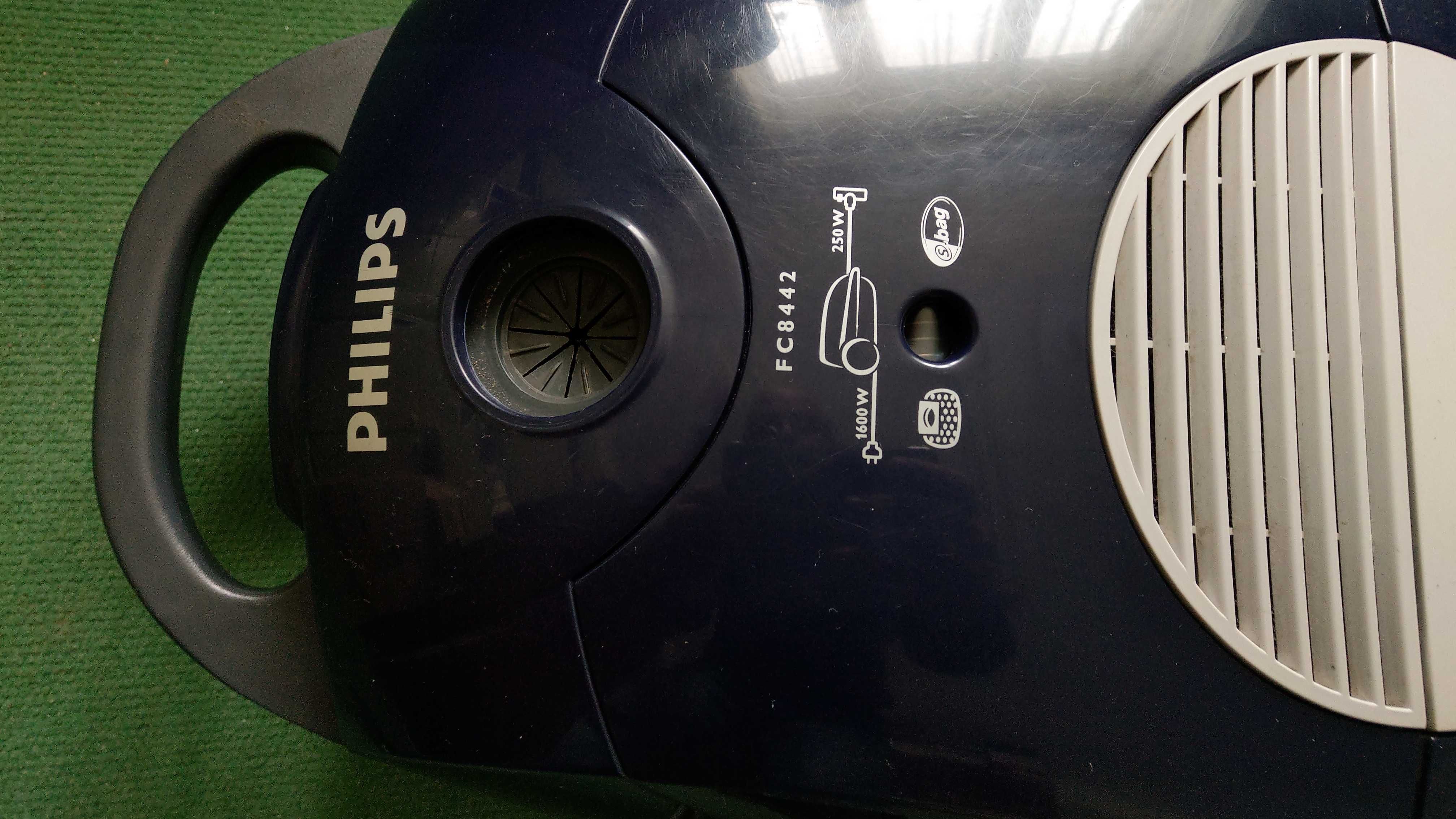 Aspirator Philips in stare foarte buna fara accesorii