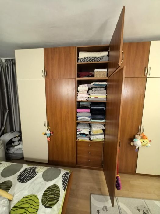 Петкрилен гардероб