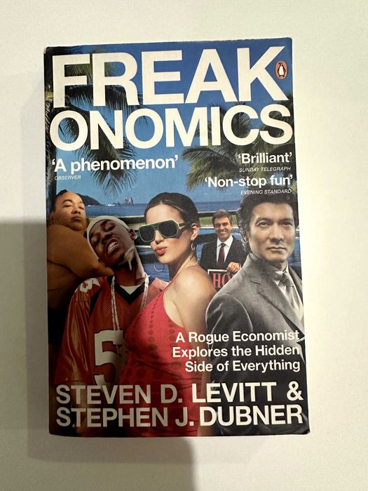 Книга на английском "Freakonomics" Steven D. Livitt & S J. Dubner