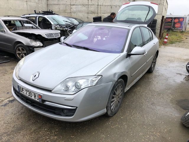 Dezmembrez Renault Laguna 3 an 2008 2.0 150cp