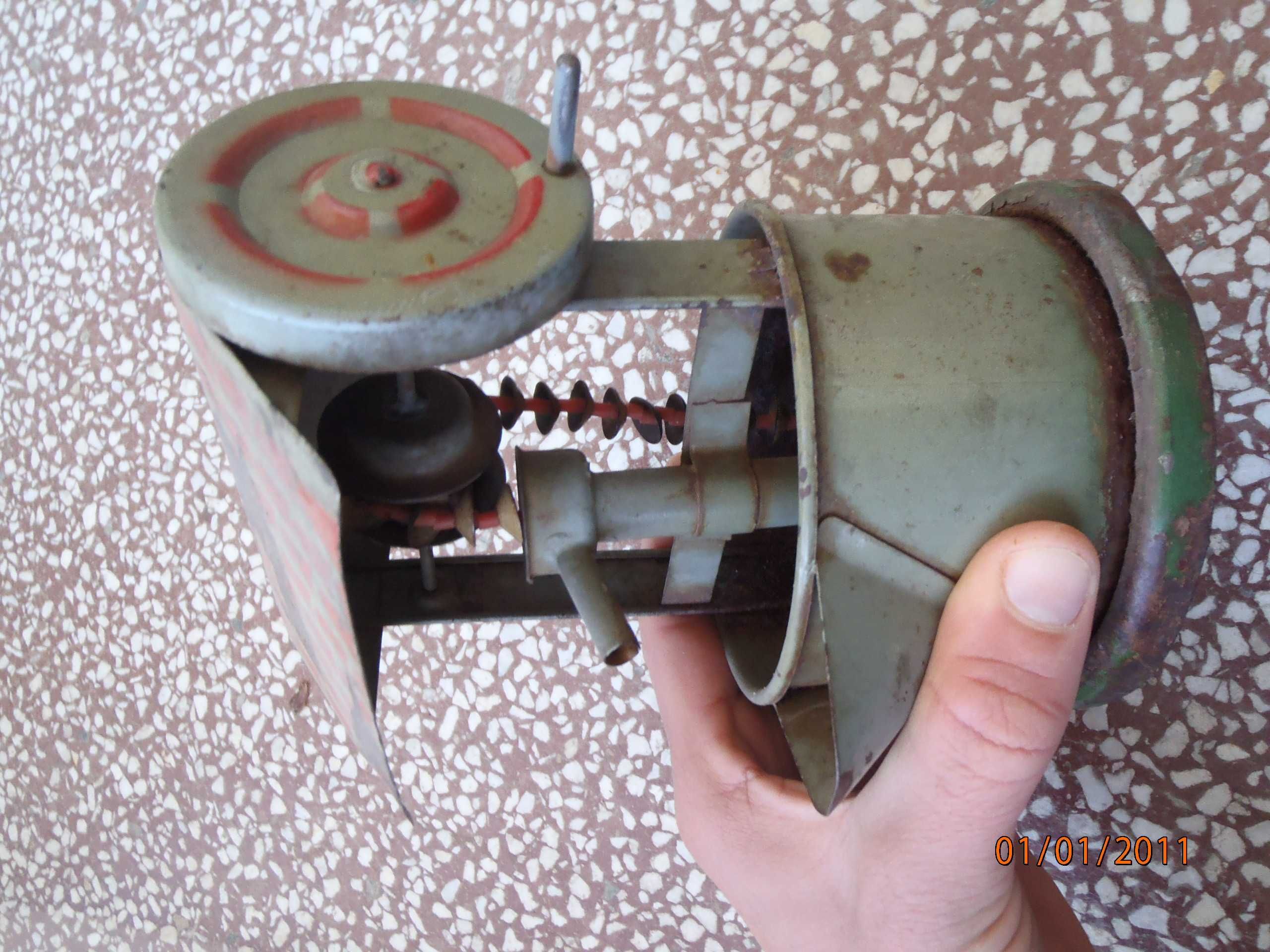 Ретро играчка метална – функциониращ кладенец от 30-те.