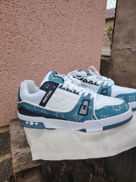 Adidași LV trainers blue and white