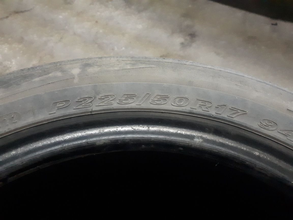 Продам.  Автошины ROADSTONE 225/50R17, лето, б/у.