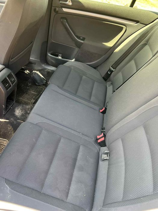 Продавам голф 5