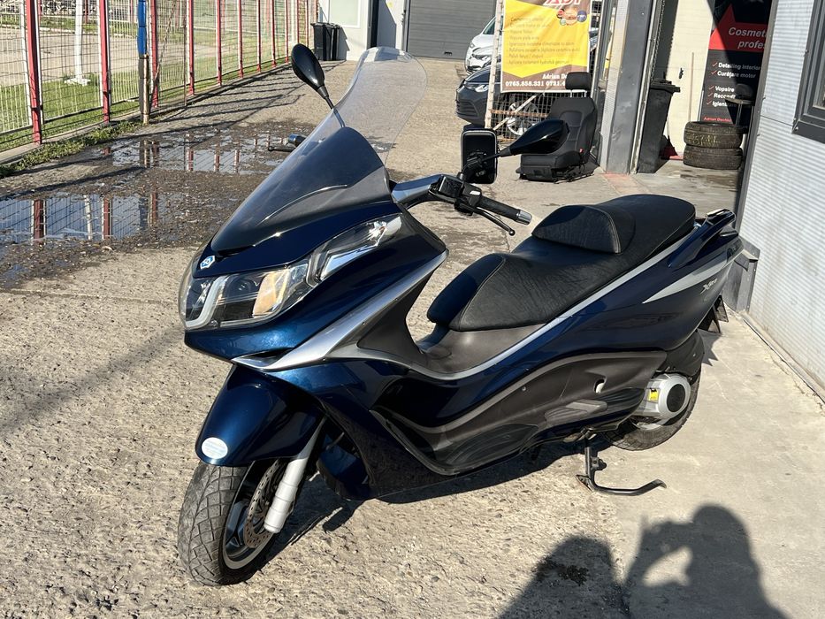 Scuter Piaggio X10 125cm CAT B