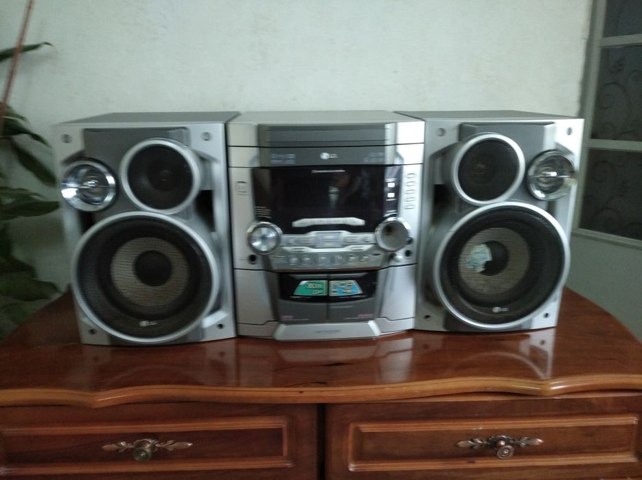 Продам музыкальный центр LG