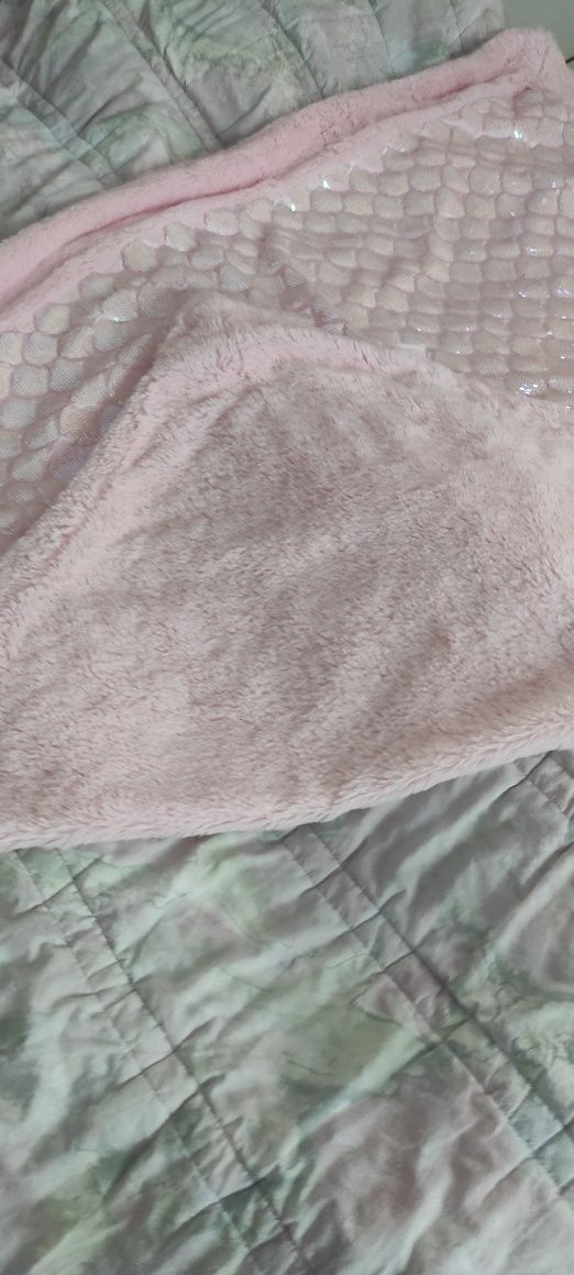 Меко одеяло с пайети (135/120 см)