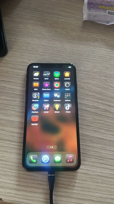 Vand iphone xs max cititi descrierea