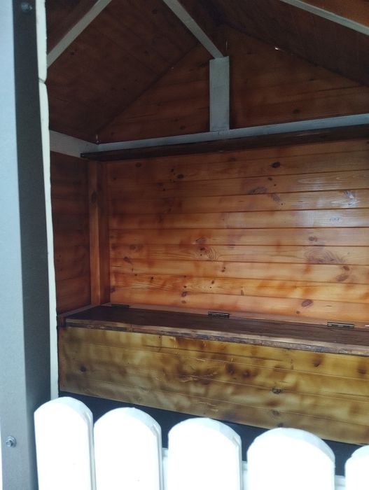 Casuta din lemn pentru copiii ..cu leagan si topogan