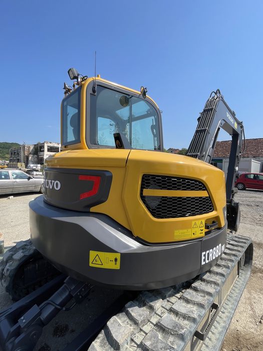 Inchiriez excavator de 9 tone