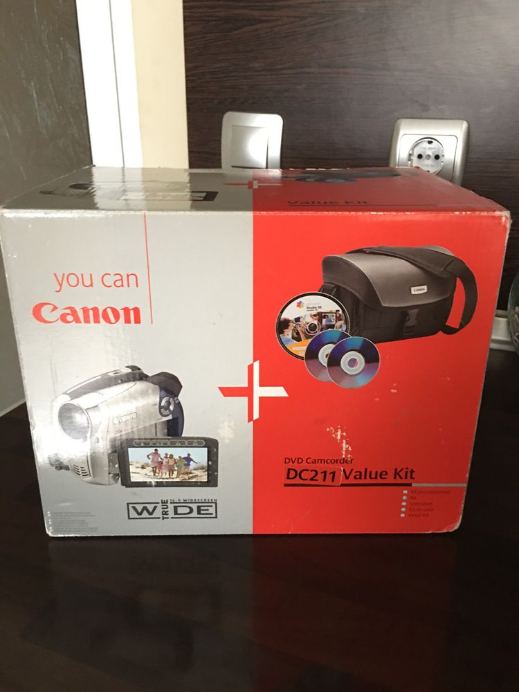 Цифрова видеокамера Canon DC211