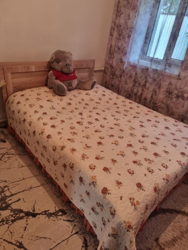 Кровать с матрасом