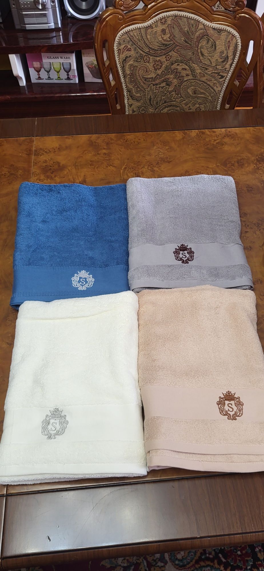 Банные полотенца в разных расцветках