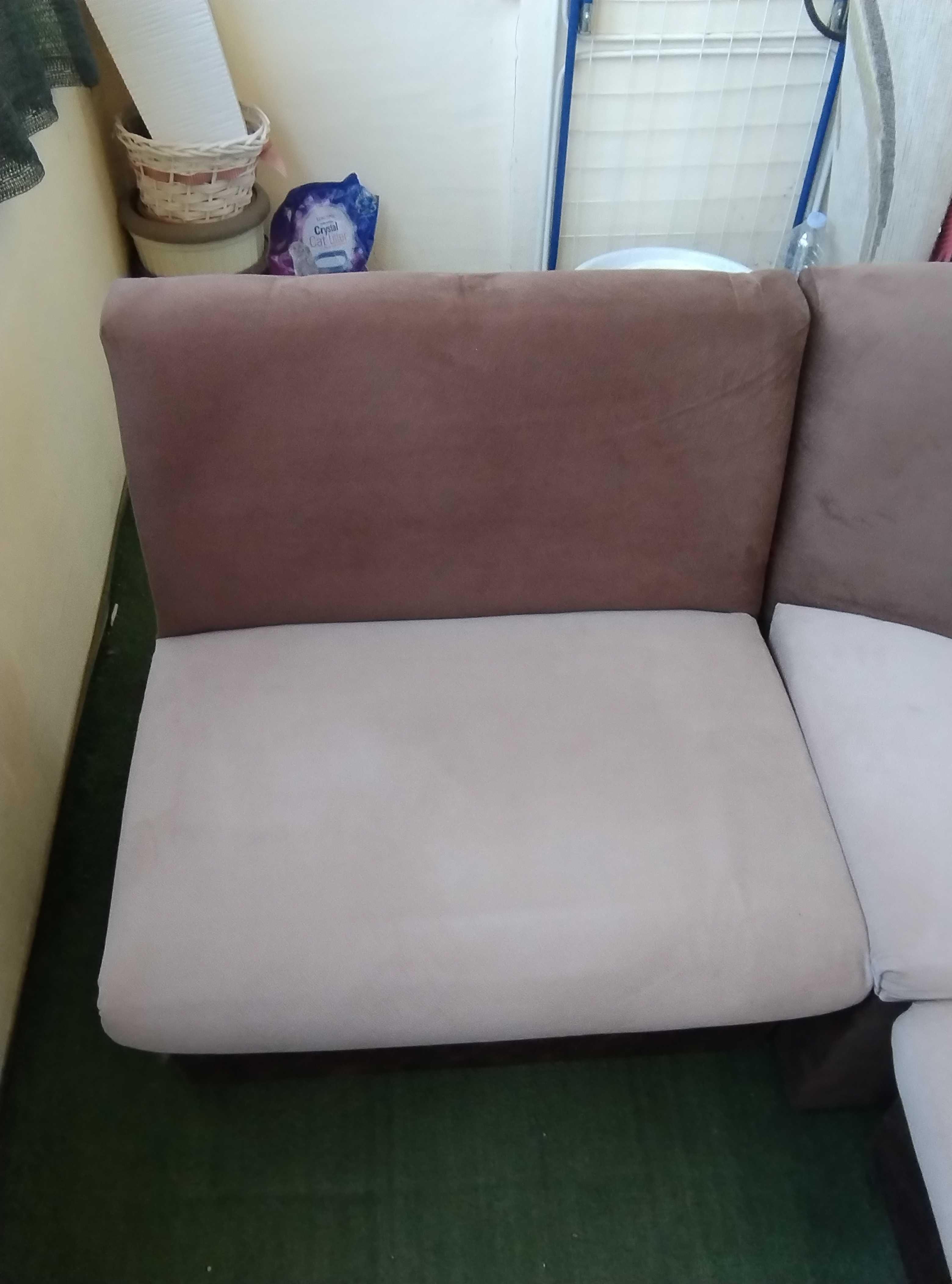 Продавам кухненски диван