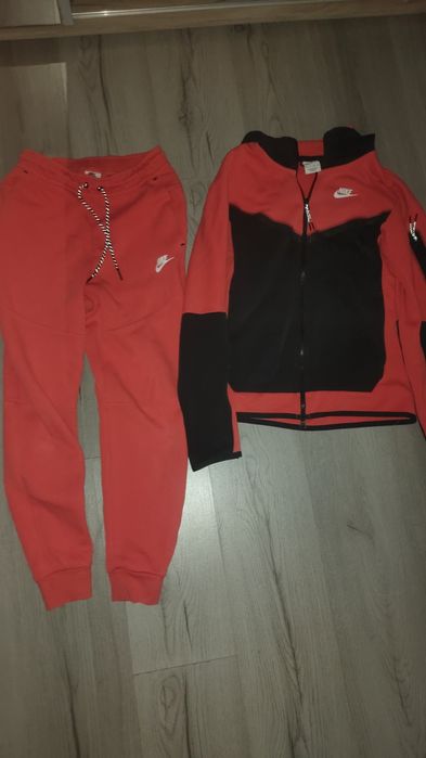 VAND NIKE TECH editie limitata