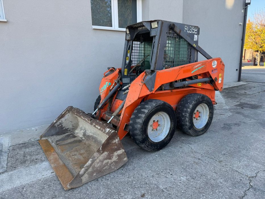 Mini-incarcator Fiat Hitachi 
An 2000
Ore 2100
Recent adus