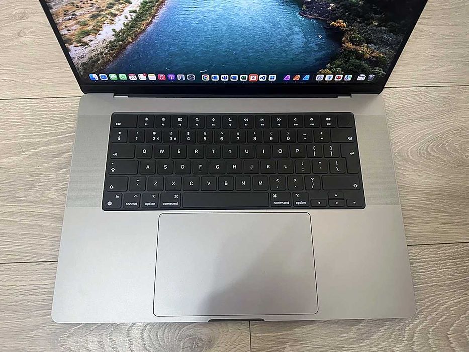 Macbook Pro 16 M1 Pro | 16 GB RAM | 512 GB SSD - много запазен