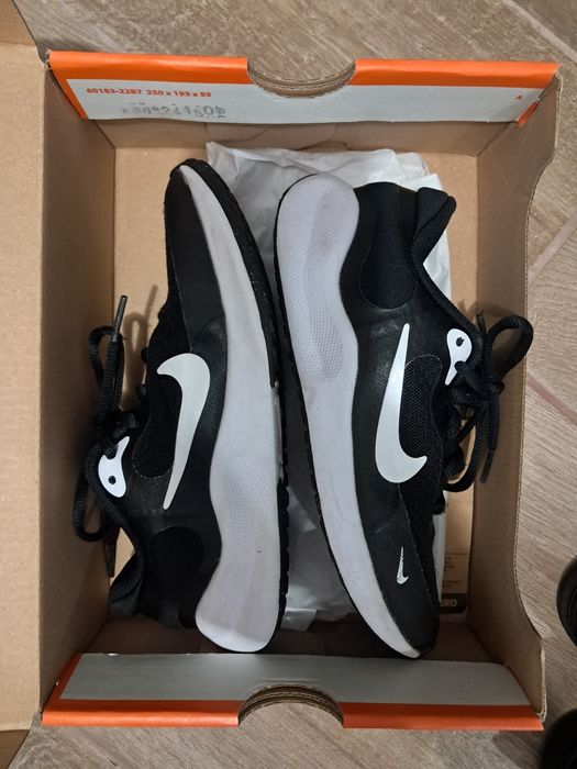 Маратонки Nike,размер 32