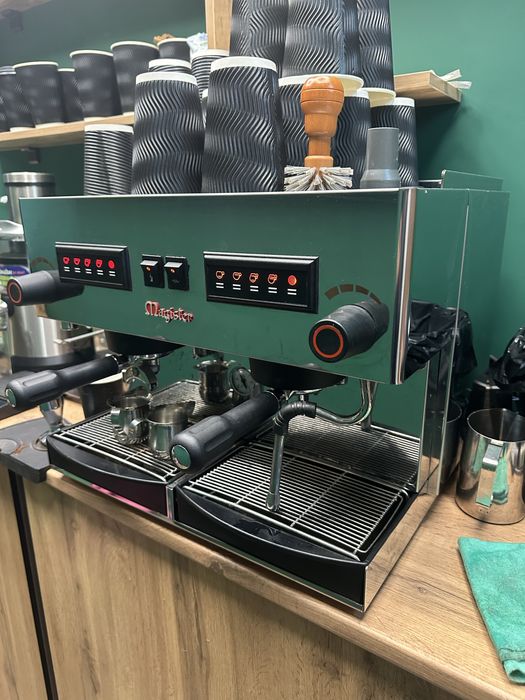 Кофемашина ва кофемолка сотилади холати зор