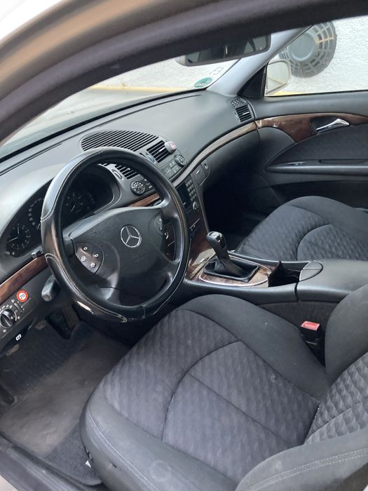 Mercedes e class w211