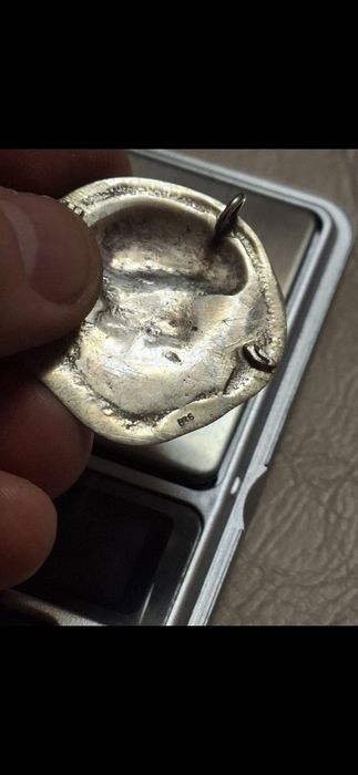 Medalion argint.Are 12 gr.Pret 350.Pret fix!!