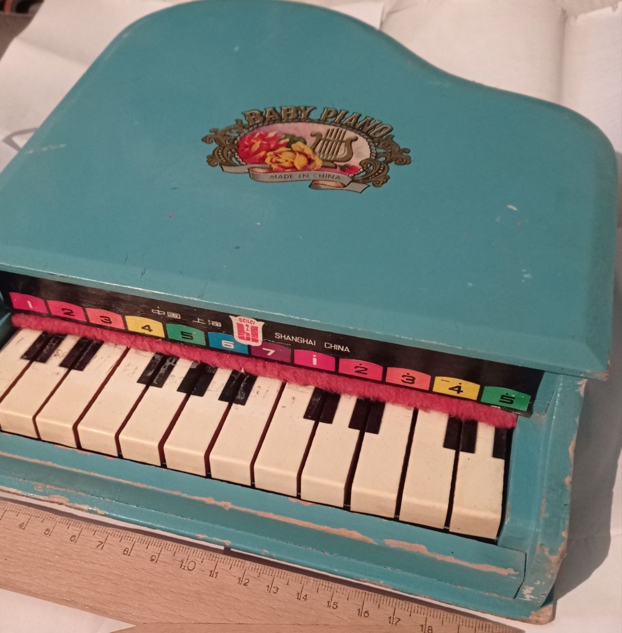 Vând sau schimb pian de jucărie din perioada comunismului,conform foto