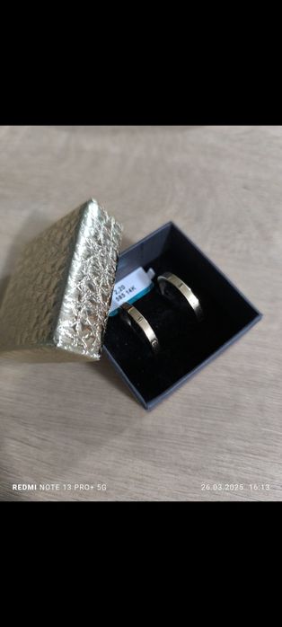 Продам золотые серьги