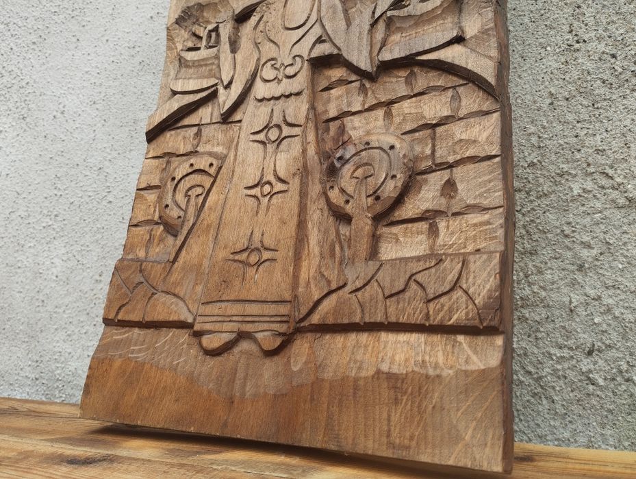 Дърворезба / Пано "Мома с кобилица "