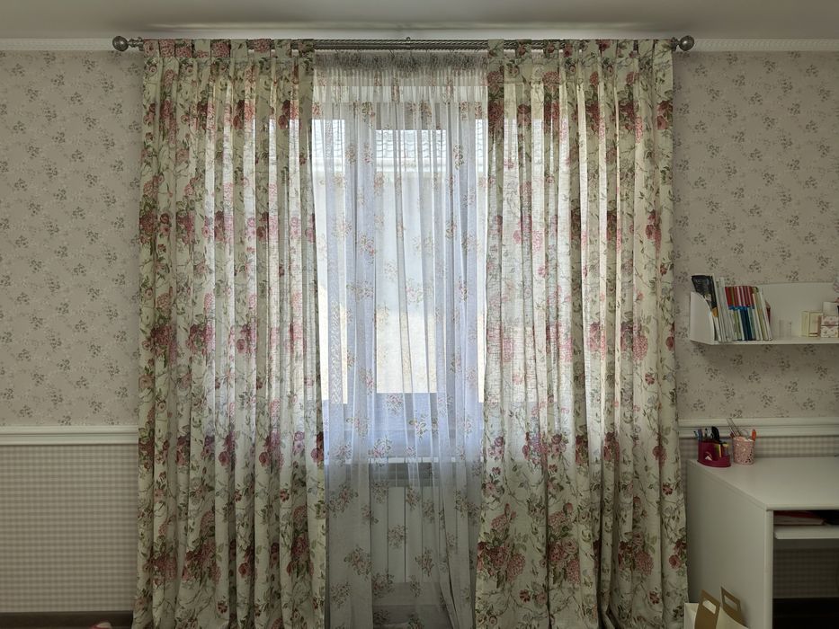 Шторы с кованным карнизом шириной 3 метра.