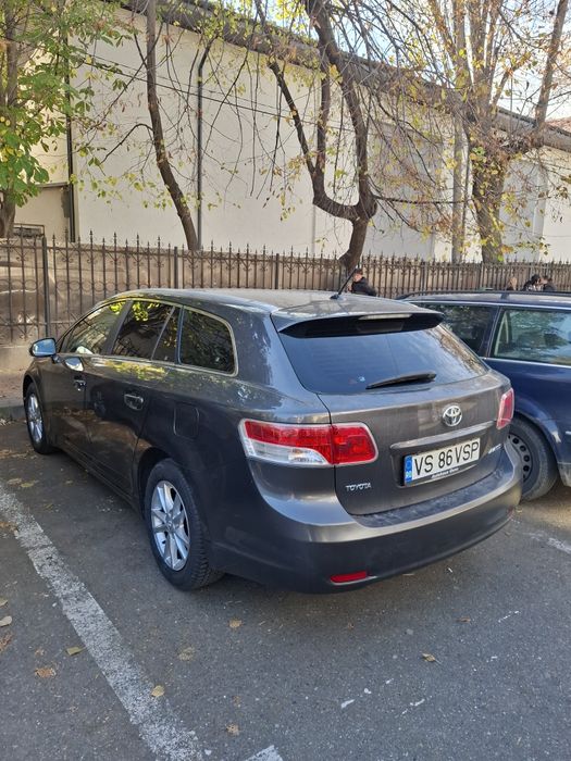 Toyota advensis 2011