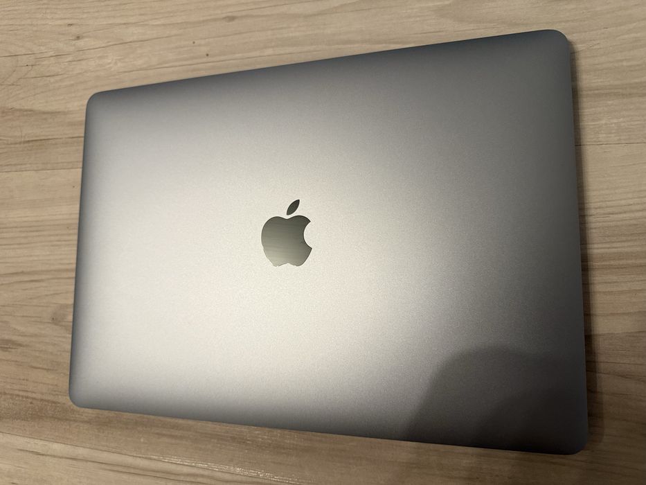 Oferta speciala!Vand laptop apple macbook air M1 ca nou 97% baterie