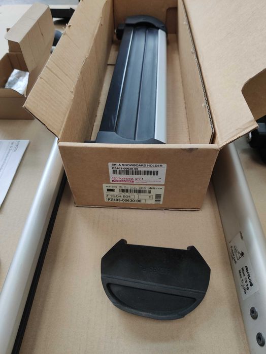 Оригинални напречни греди и ски багажник за Toyota RAV4 HA30