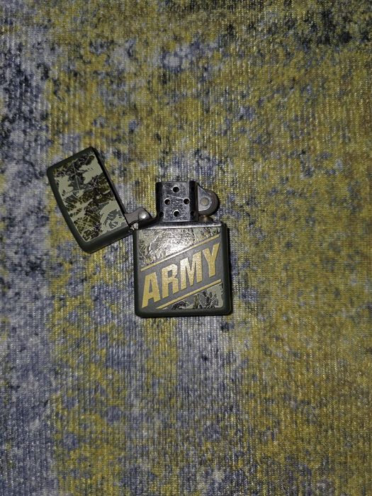 Vând Zippo Army USA