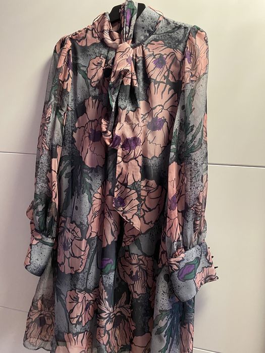 Рокля , тънка , лека с приятня подплата, с колан към нея за талията