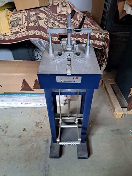 Машина за сглобяване на рамки