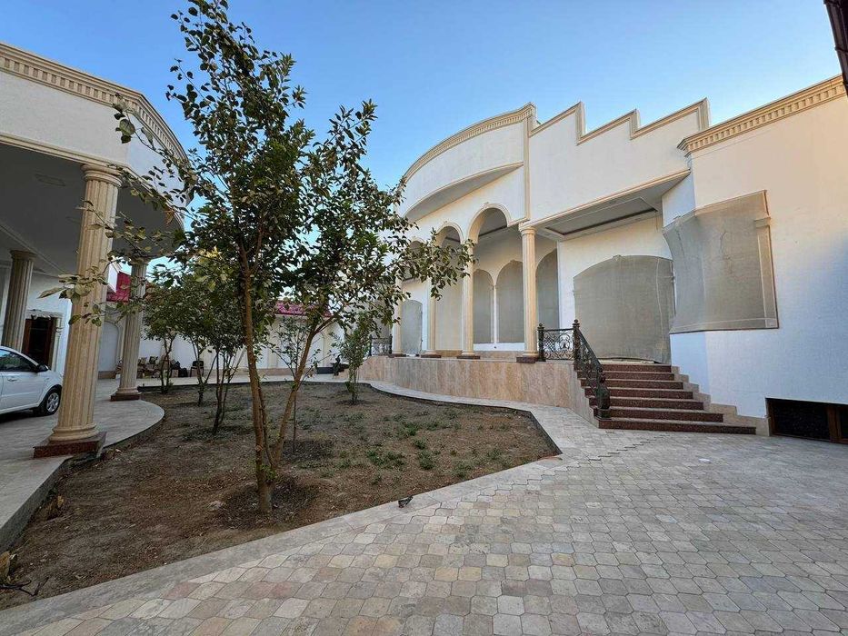 12.5 sotiqli tayyor katta hovli sotiladi.