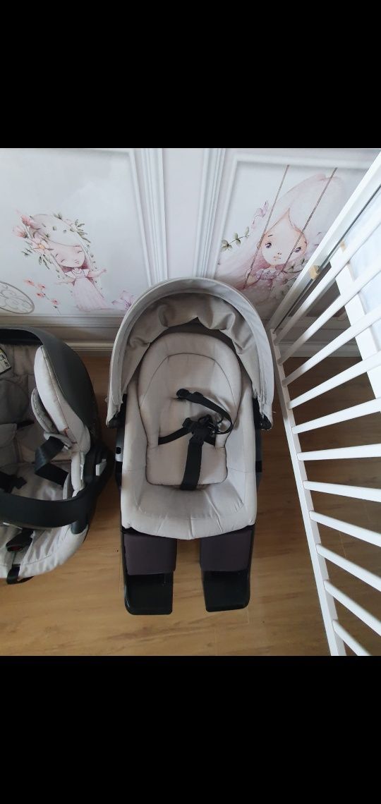 Vând cărucior sport și landou Stokke V6